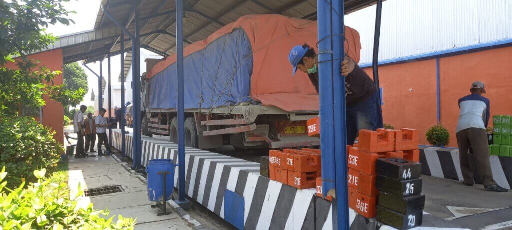 Pemasangan Jembatan Timbang Untuk Pabrik