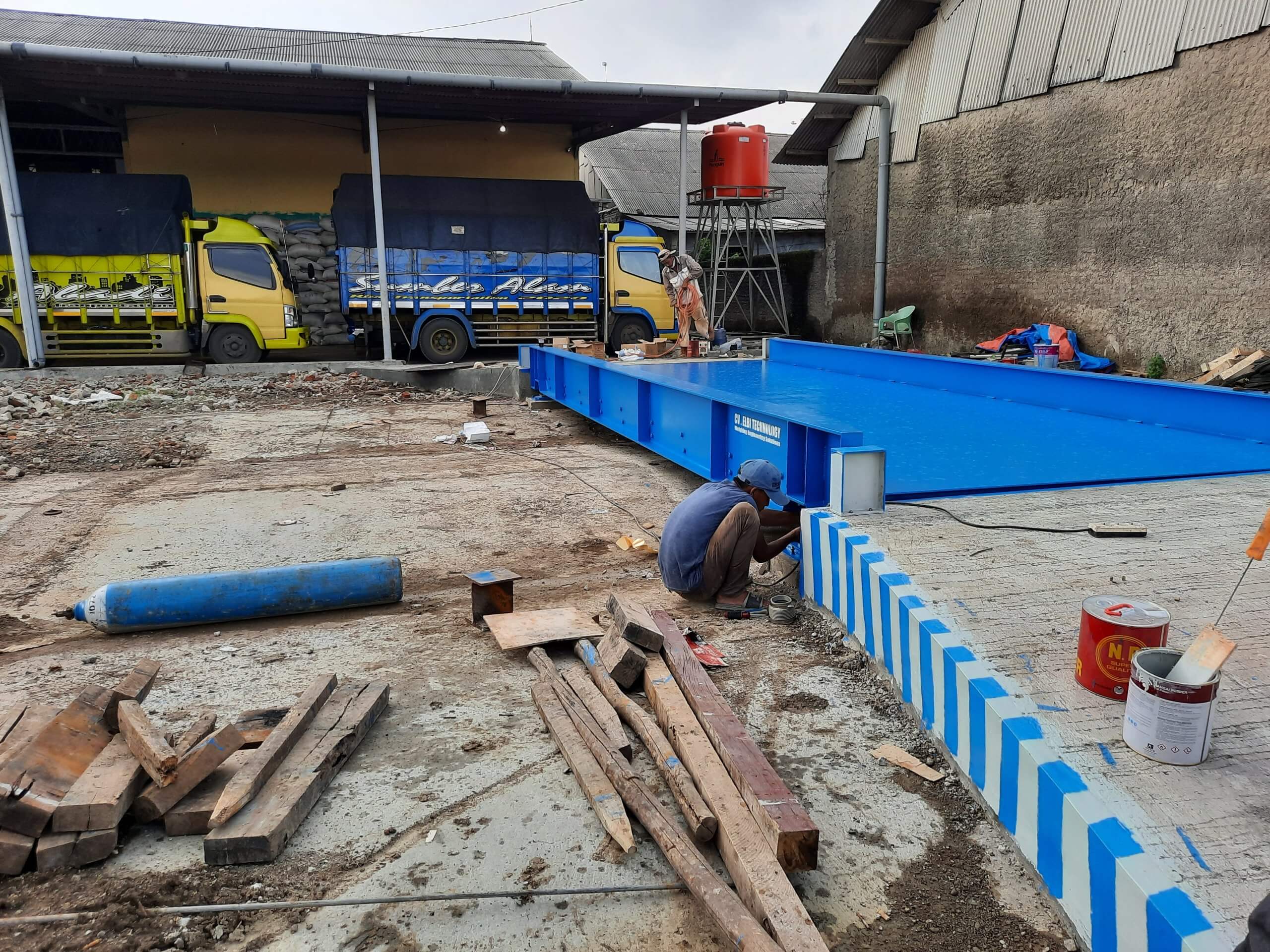 Memasang Jembatan Timbang