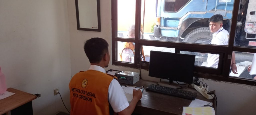 operator jembatan timbang